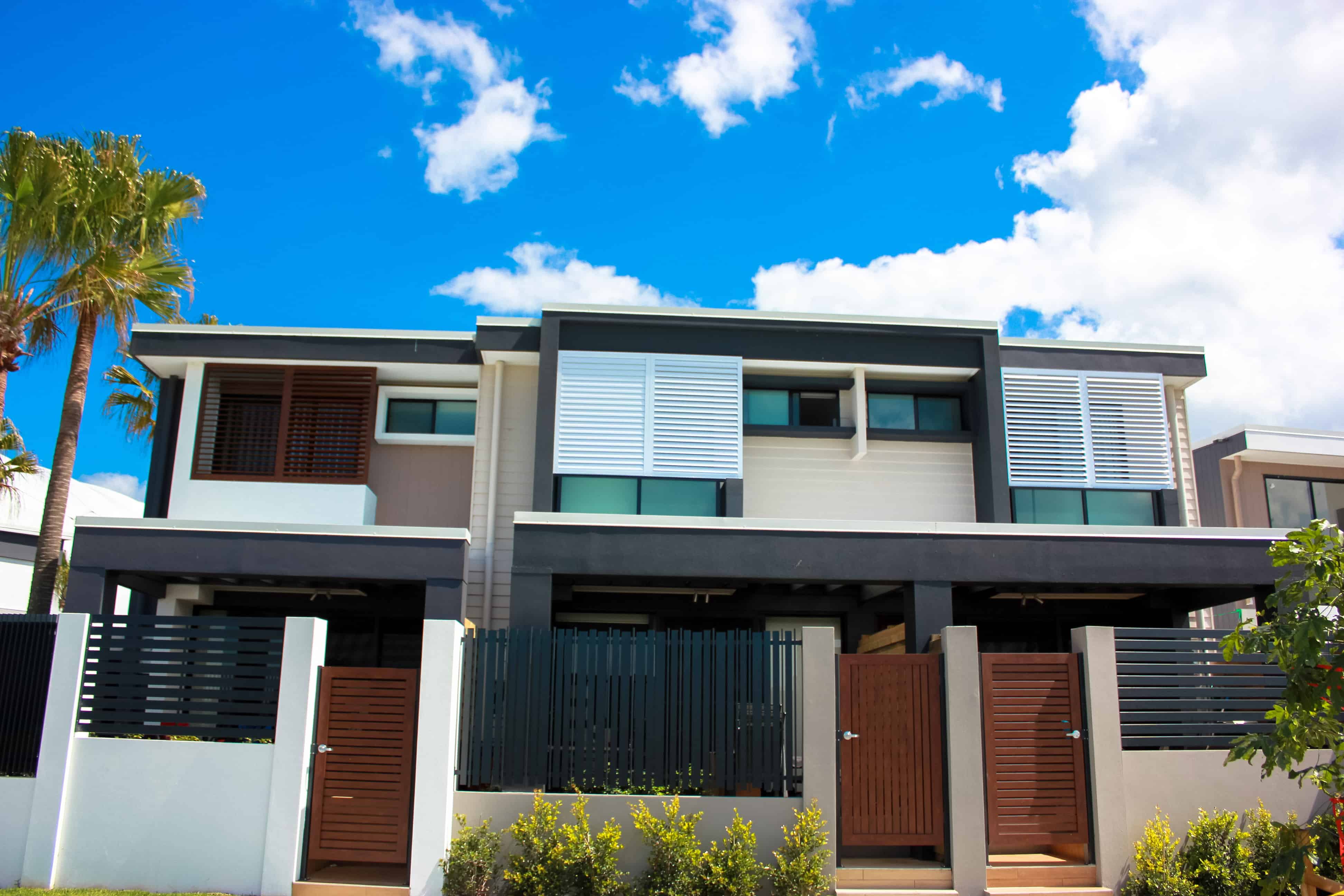 <p style= "font-size: 18px">Elitewood™ offers shade, decking and fending systems that combine the strength and durability of aluminum with the natural beauty of wood.</p>